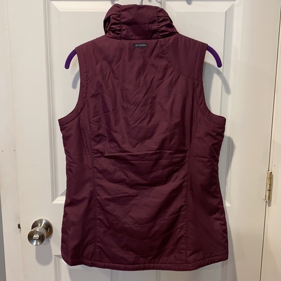 Columbia Burgundy Lightweight Vest EUC - Picture 7 of 12